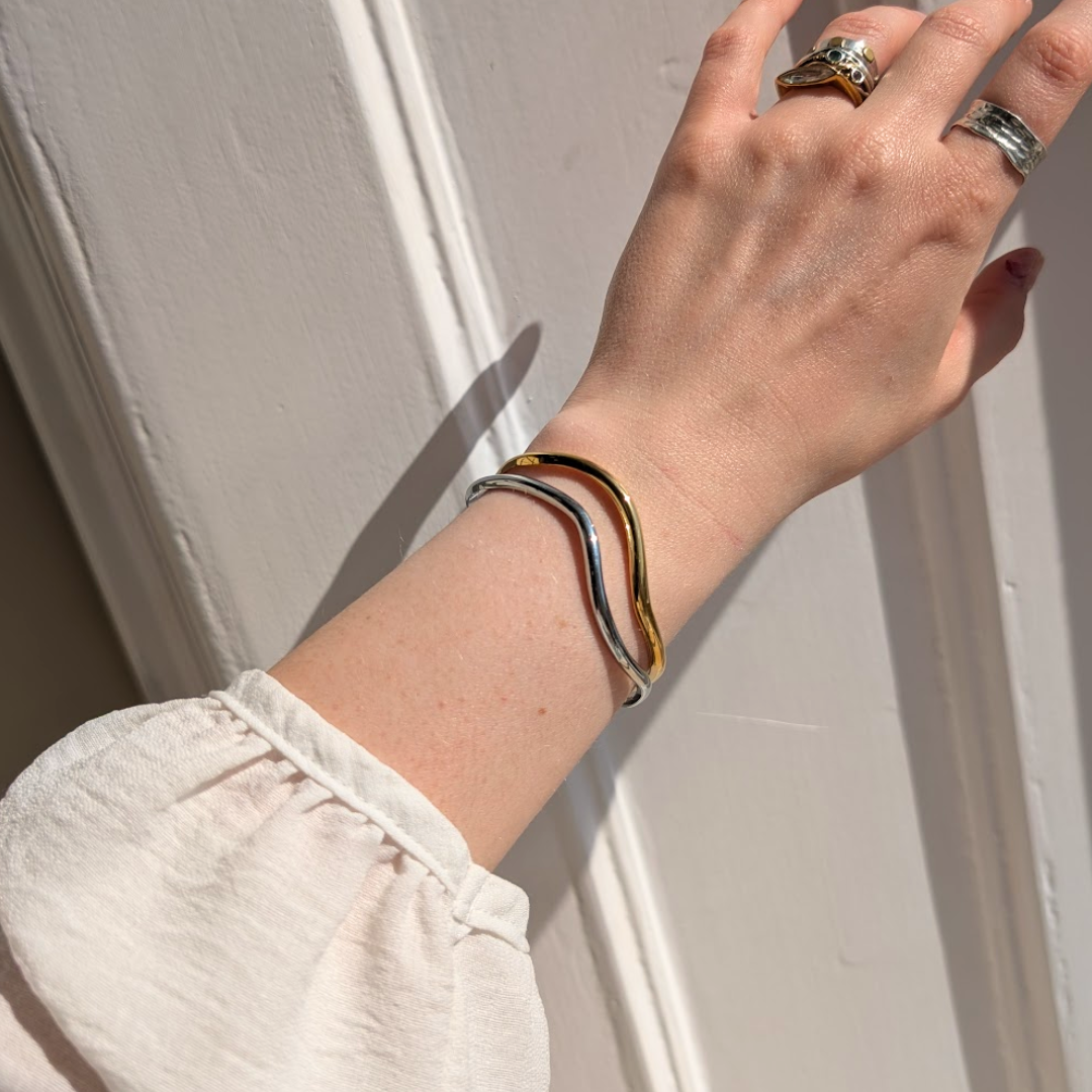 Gold Minimal Wave Bangle