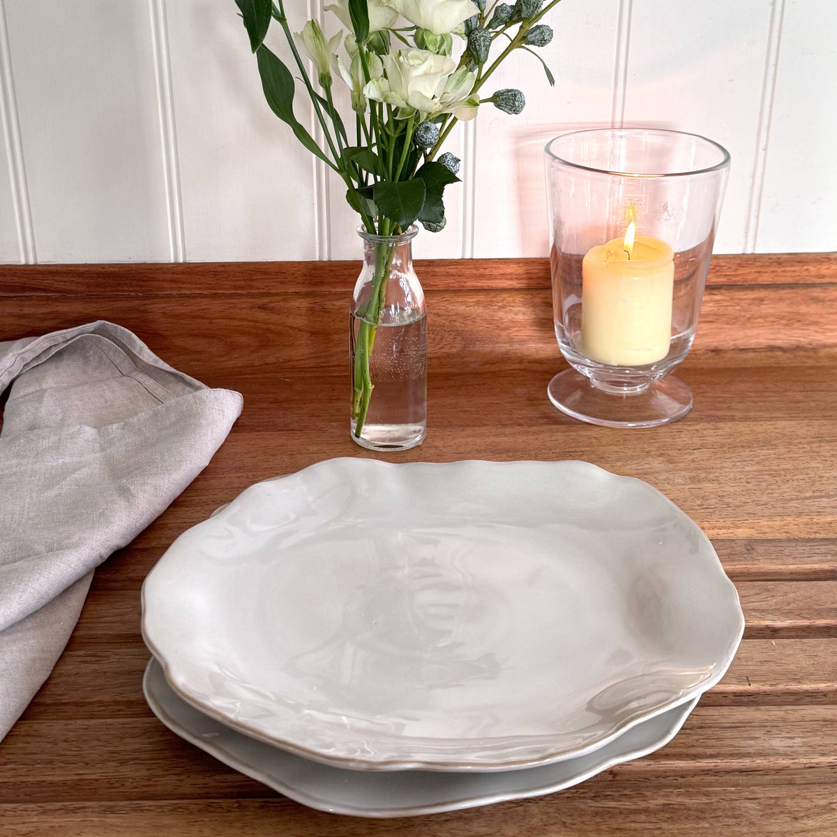 Eden Ceramic Dinner Plate in Oyster White