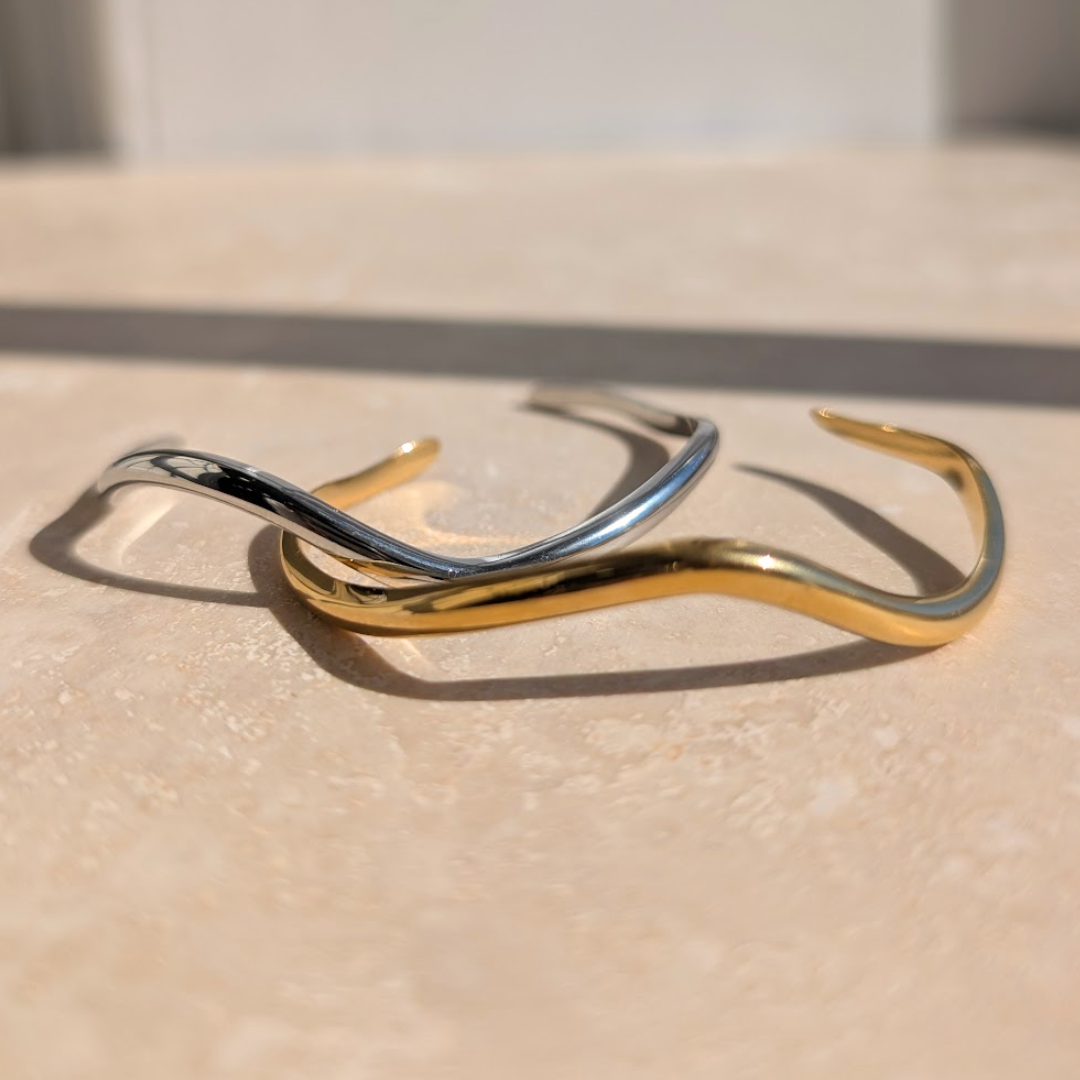 Gold Minimal Wave Bangle