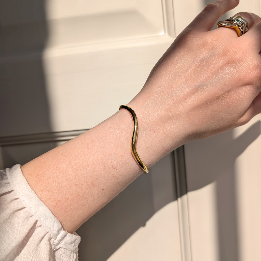Gold Minimal Wave Bangle