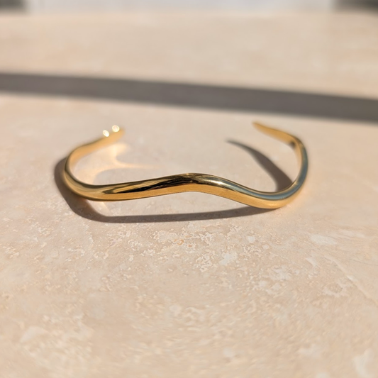 Gold Minimal Wave Bangle